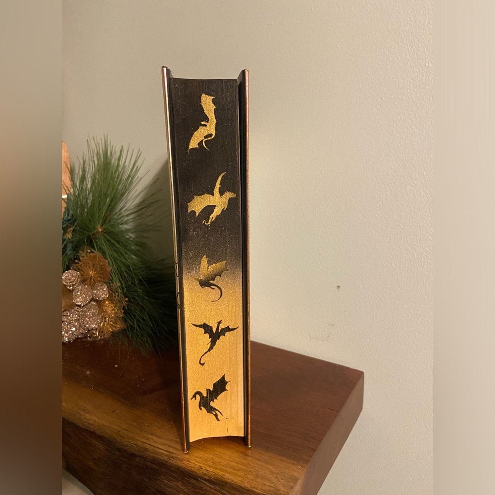 Fourth Wing - First Edition- custom sprayed edges - Picture 2 of 5